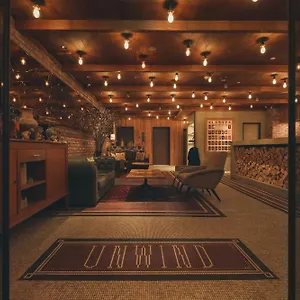 Unwind & Bar Hotel